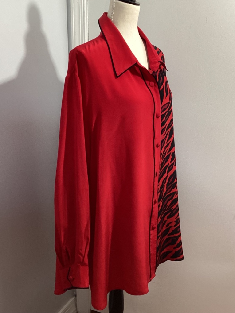 VTG BOB MACKIE WEARABLE ART 3X SILK RED BLACK BLOUSE ASYMMETRICAL ZIBRA PRINT - Picture 8 of 14